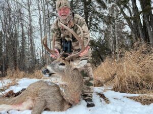 Three Peak Outfitters deer hunt pic flatbush alberta camo