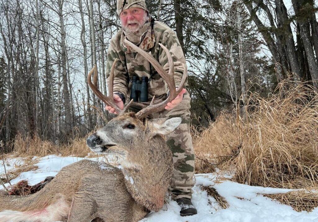 Three Peak Outfitters deer hunt pic flatbush alberta camo